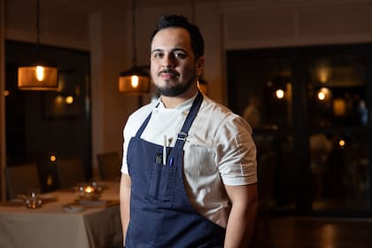 El chef Mauricio Álvez hace de cada comida un pequeño ritual que refleja la identidad del lugar