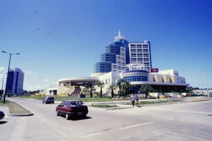 Hotel Conrad, 1991. Punta del Este cumple 115 años. (Foto: Archivo El País)