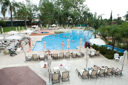 Hotel Los Pinos, con piscinas termales.