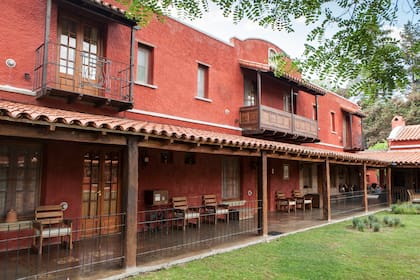 Hotel Patios del Durazno.