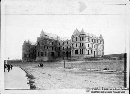 Hotel Saint James, Mar del Plata, demolido en 1923.