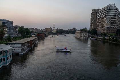 Un tramo del Nilo en El Cairo ha estado bordeado de casas flotantes de madera desde el siglo XIX