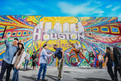 Houston fue destacada por la IA como la mejor ciudad para los inmigrantes que busquen empleos de verano