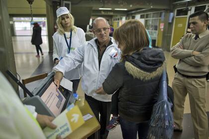 Hoy debutó el voto electrónico en Capital