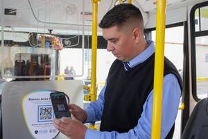 Hoy en algunos colectivos ya hay códigos QR para hacer denuncias