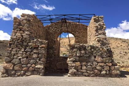 Hoy en día este sitio fascina con sus ruinas a quienes lo visitan e invita a la aventura de penetrar en sus minas llenas de historias y de misterios.