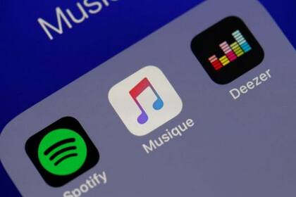 Hoy en día, la mayoría de discográficas tienen acuerdos firmados con las plataformas de música para que los usuarios puedan escuchar sus producciones por una mensualidad que no suele superar los 20 dólares