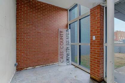 Hoy en día siguen en pie las 34 celdas con inodoros y lavatorios