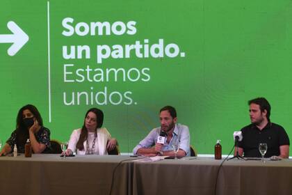 Maximiliano Ferraro y Mariana Zuvic