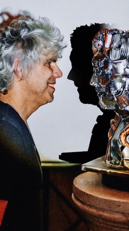 Hoy enseña escultura y soldadura a casi 70 alumnos por semana