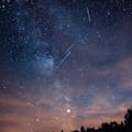 A qué hora ver la lluvia de meteoros Líridas en la Argentina
