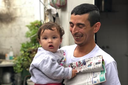 Hoy Hugo no tiene un trabajo fijo pero se las rebusca como puede para llevar el pan a la mesa