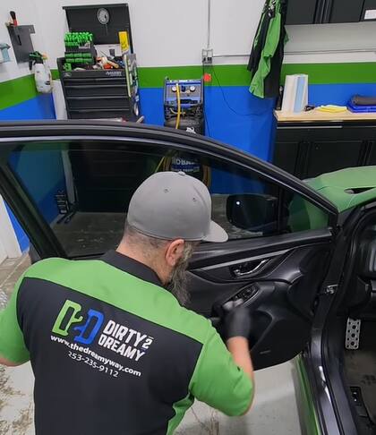 Hoy Jonathan dirige su propio negocio y tiene éxito.