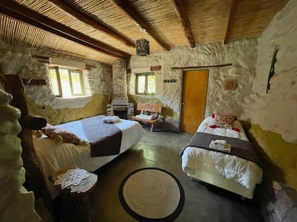 Hoy, la posada cuenta con siete habitaciones con baño en suite, pileta, quincho y dos salones comedores