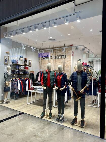 Hoy la ropa de línea clásica supera a la deportiva en la colección.