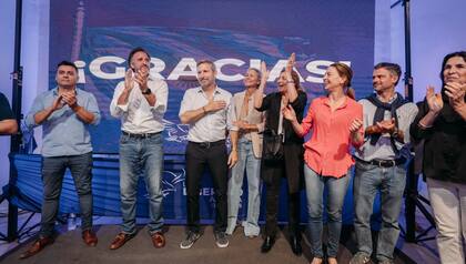 "Hoy los entrerrianos volvimos a elegir el orden, el trabajo y la verdad.
Volvimos a elegir el futuro. La elección de este domingo en Entre Ríos es nuestro sexto triunfo consecutivo y esto representa una enorme responsabilidad para seguir cumpliendo con los compromisos que asumimos desde el primer día", dijo Firgerio