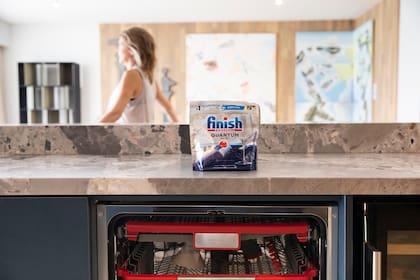 Hoy los lavavajillas se integran a la cocina desde la planificación y alineándose con una lógica de funcionalidad, eficiencia y estética.