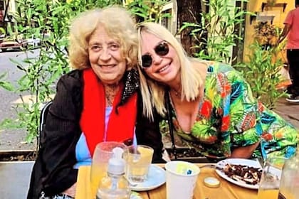 Hoy, Raquel se mudó junto a su mamá, de 88 años