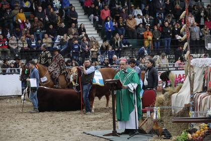 Hoy se realizó la tradicional misa en la pista central de la muestra