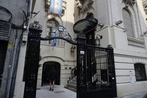 Hoy, solo los hombres pueden acceder a los espacios deportivos de la sede de Viamonte; las mujeres pueden ingresar para participar de actividades “sociales y culturales”