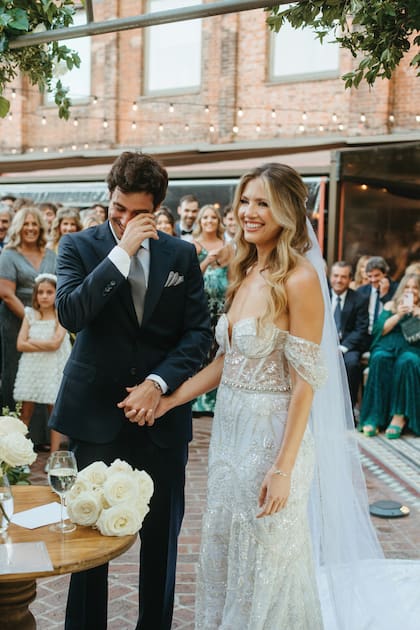 "Hoy somos la familia que
siempre soñé. Gracias por ser
mi lugar seguro, por tener la
palabra justa, por darme paz y
un amor incondicional”,
dijo Stephie en sus votos.