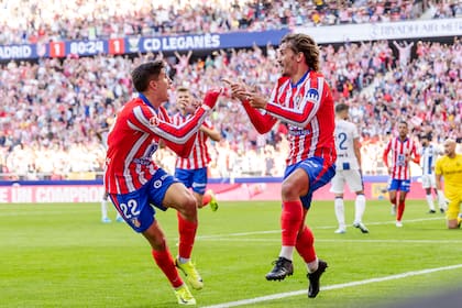 Hoy son cómplices en el ataque de Atlético de Madrid, Giuliano y Griezmann; el delantero fue el ídolo de Simeone desde la infancia del argentino