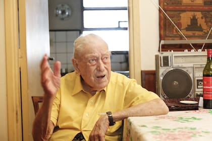 Hoy, vive en su domicilio en Banfield junto a su hijo Danny Coggan, de 67 años; todavía mantiene contacto con Ronnie Scott, de 106 años, otro héroe de la Segunda Guerra Mundial, que vive en San Isidro.