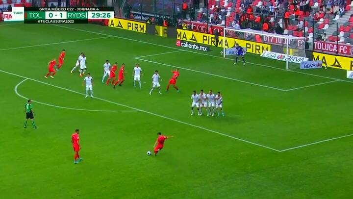 Tremendo error de Andrada atajando un penal