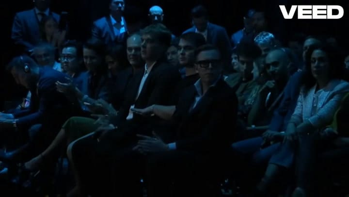 Milei habla en el Tech Forum, con Hayden Davis en primera fila, el 18 de octubre de 2024