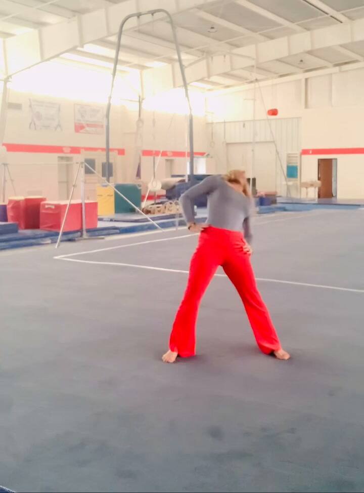 Nadia Comaneci mostró su rutina física a los 62 años