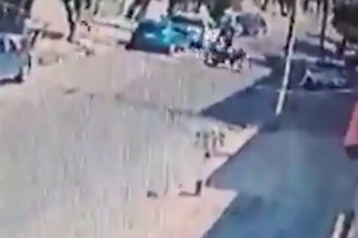 (GIF) Villa Madero un policía abatió a un delincuente de 16 años