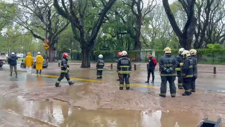 Se rompió un caño de agua en Belgrano
