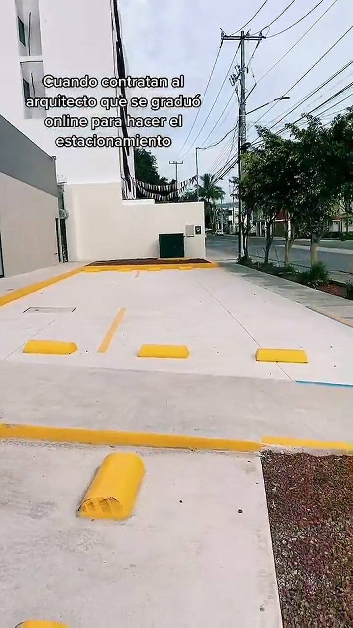 Así quedó el estacionamiento de un 7 Eleven y se volvió viral