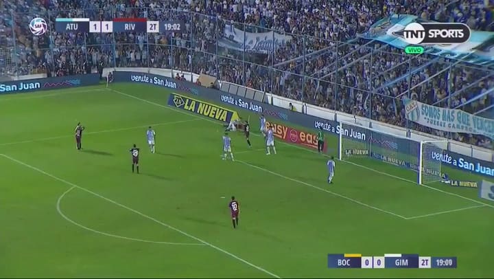 Aparente penal a favor de River: otro tironeo de camiseta a Suárez - Fuente: TNT Sports