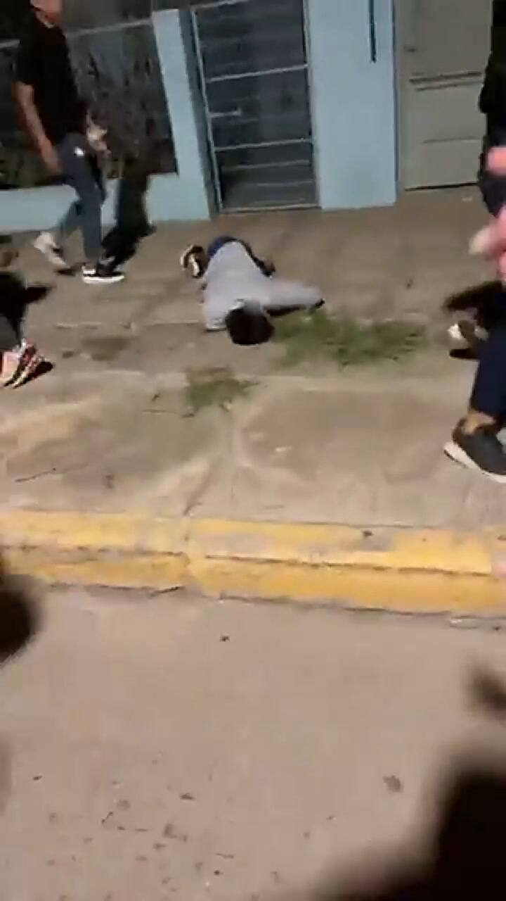 jóvenes protagonizaron violentas golpizas a la salida de boliches