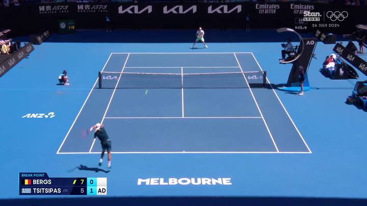 Stefanos Tsitsipas logró un punto increíble ante Zizou Bergs en el Abierto de Australia