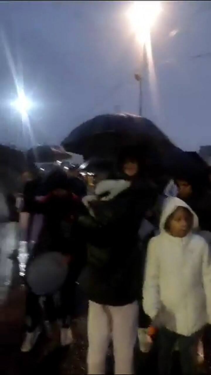 Buscan a una niña desaparecida y su familia bloquea la estación de micros de Retiro