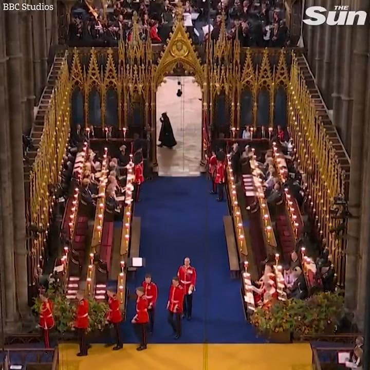 El extraño momento de la coronación de Carlos III
