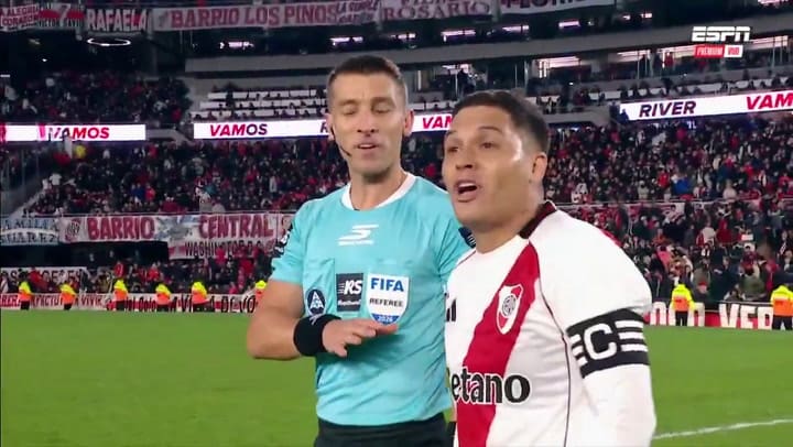 El cruce entre Juanfer y Acuña