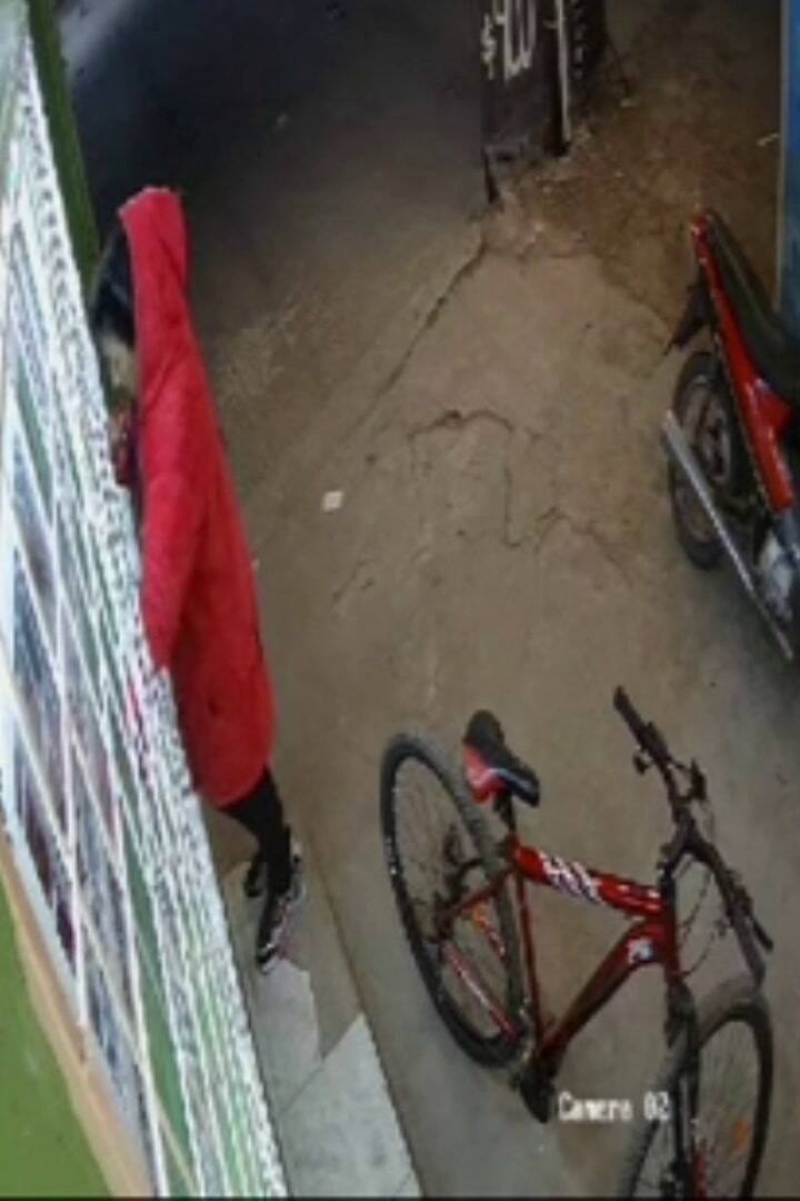 Robo de una bicicleta a botellazos en Chaco