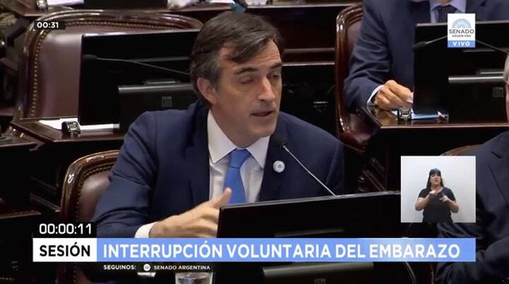 Aborto: Esteban Bullrich se queja por el poco tiempo que se le dio a su exposición