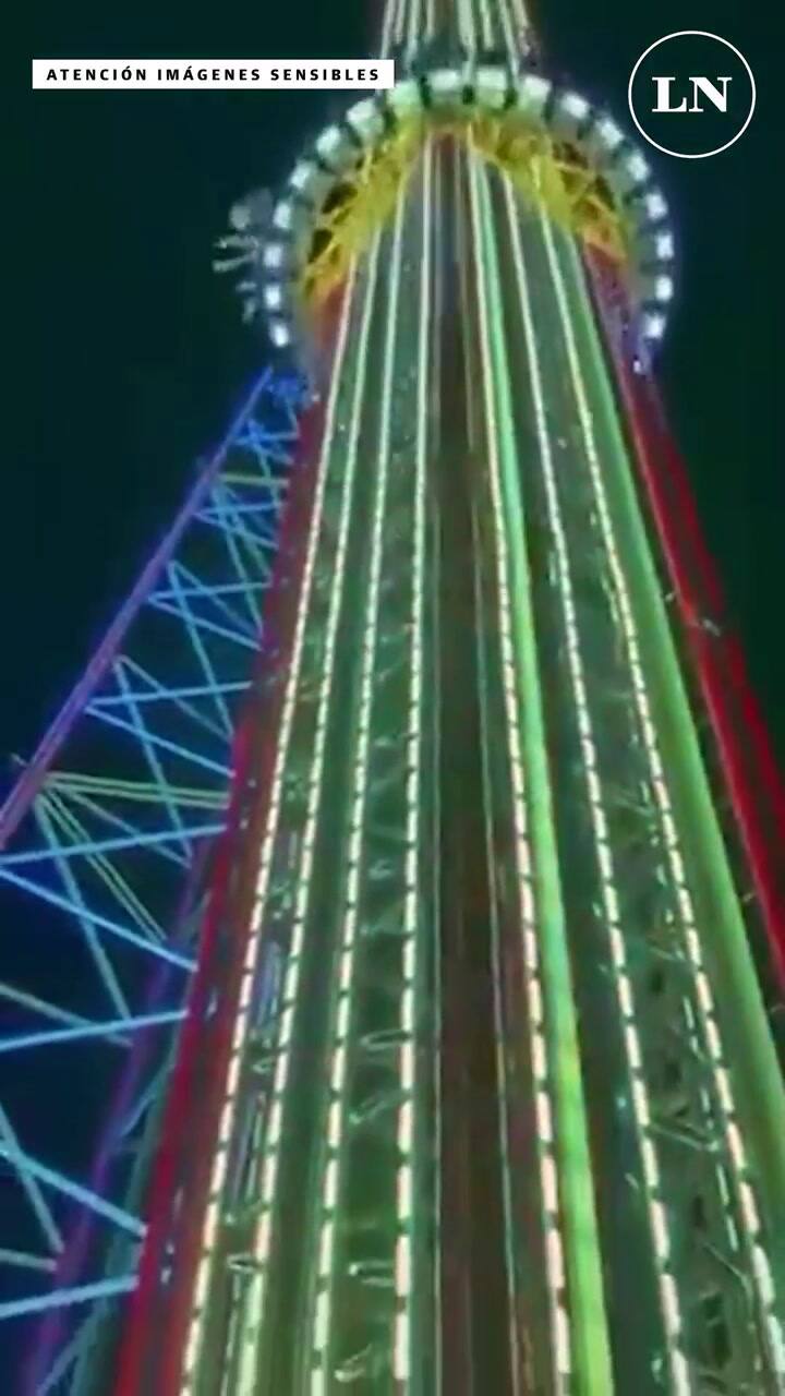 Un chico de 14 años se cayó de un juego en un parque de atracciones de Orlando