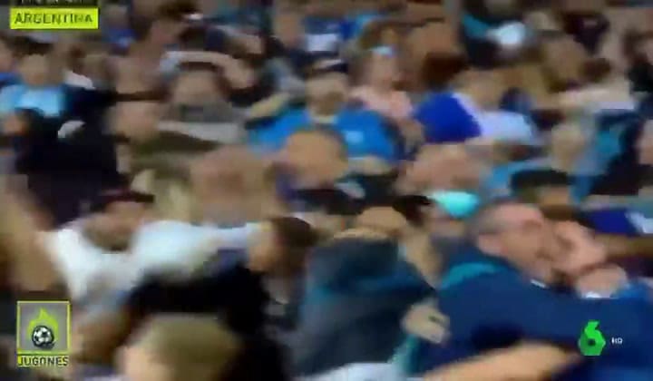 Los festejos de la hinchada de Racing sorprendieron en la TV española - Fuente: @elchiringuito/Raci