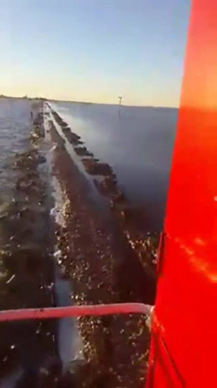 El curioso video de un tren que funciona sobre el agua en La Pampa