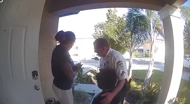 Un niño llamó al 911 y enterneció con su respuesta