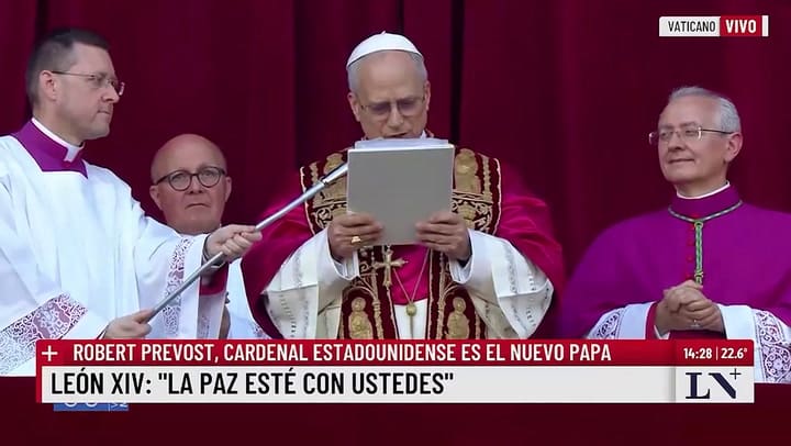 León XIV recordó a Francisco y dijo que su voz "bendecía al mundo"