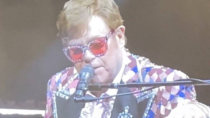 Elton John le dedicó a Taylor Hawkins una canción que hizo llorar a sus fans