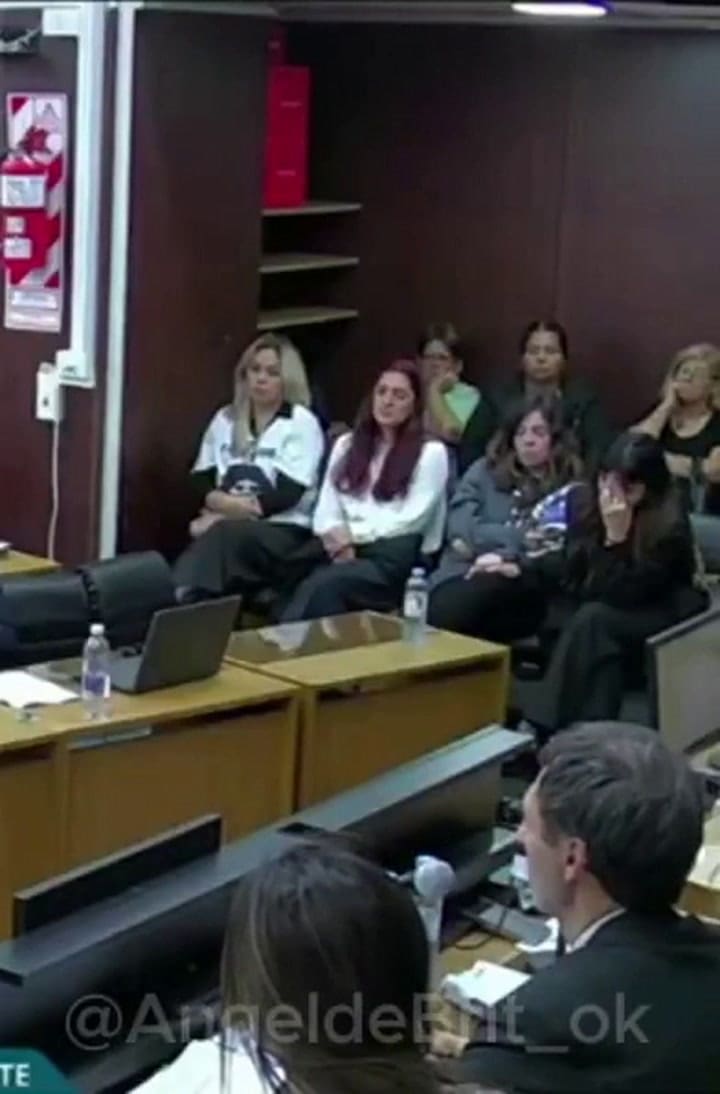 La reacción de las hijas de Maradona al ver la foto de su padre muerto