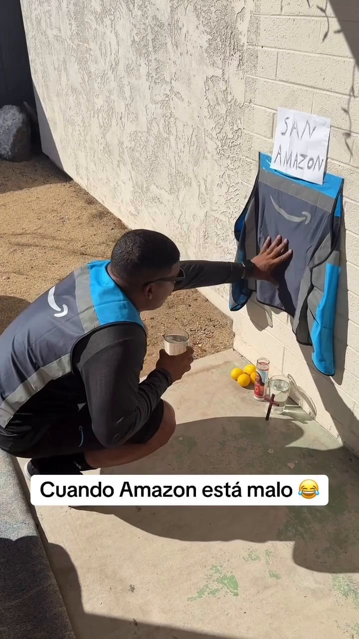 Un cubano trabajador de Amazon se volvió viral al compartir un video y rezarle a "San Amazon" (Instagram: @anthony_vila_real)