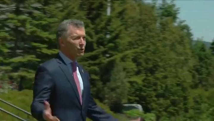 El saludo entre Macri y Trudeau en la cumbre del G-7 en Canadá - Fuente: Facebook